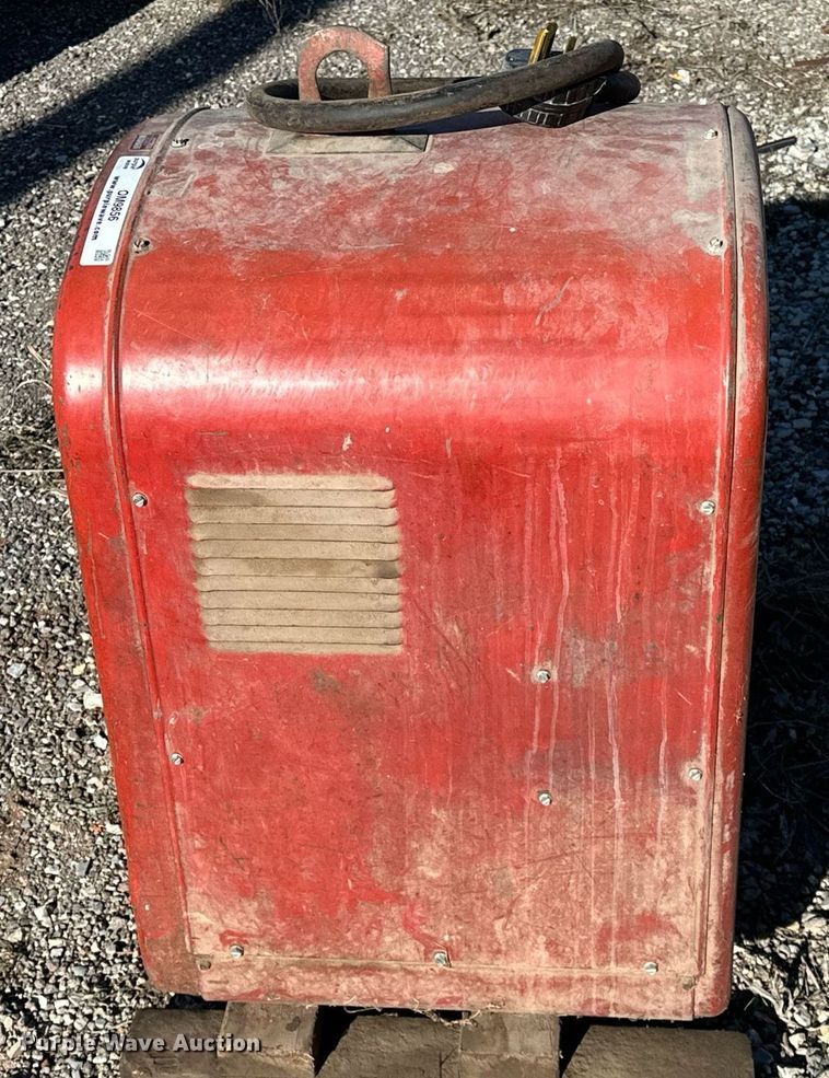 image for item OM9856 Lincoln Welder  Idealarc 250 welder