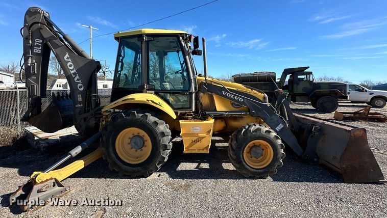 image for item OM9860 2007 Volvo  BL70 backhoe