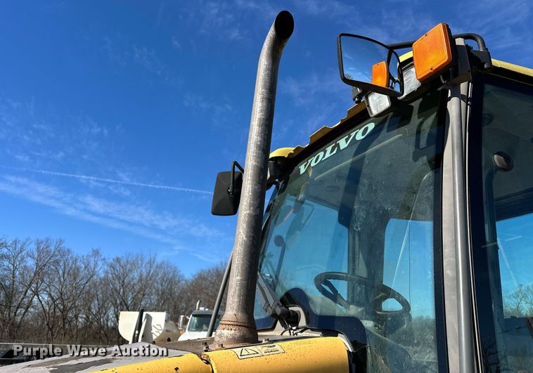 image for item OM9860 2007 Volvo  BL70 backhoe