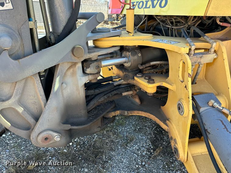 image for item OM9860 2007 Volvo  BL70 backhoe