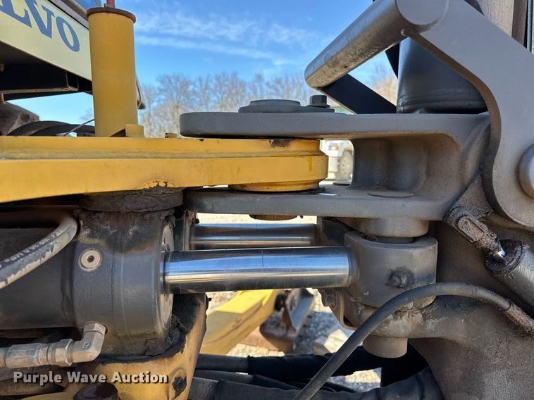 image for item OM9860 2007 Volvo  BL70 backhoe