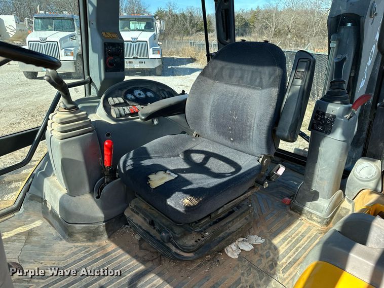 image for item OM9860 2007 Volvo  BL70 backhoe