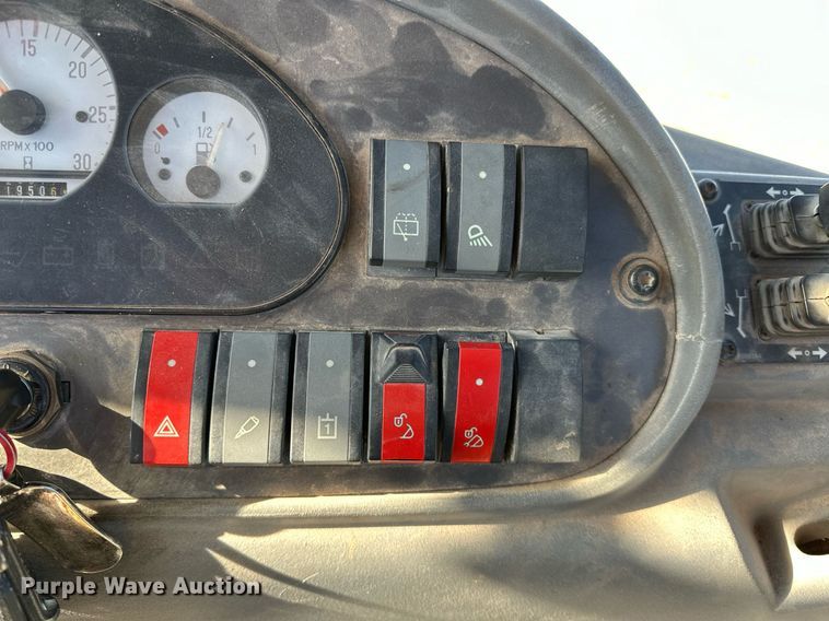 image for item OM9860 2007 Volvo  BL70 backhoe