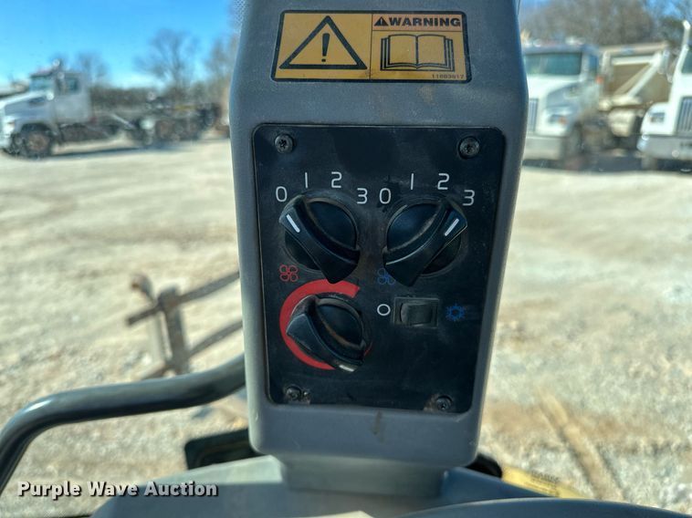 image for item OM9860 2007 Volvo  BL70 backhoe