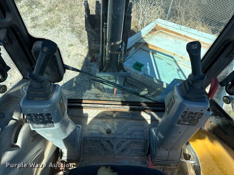 image for item OM9860 2007 Volvo  BL70 backhoe