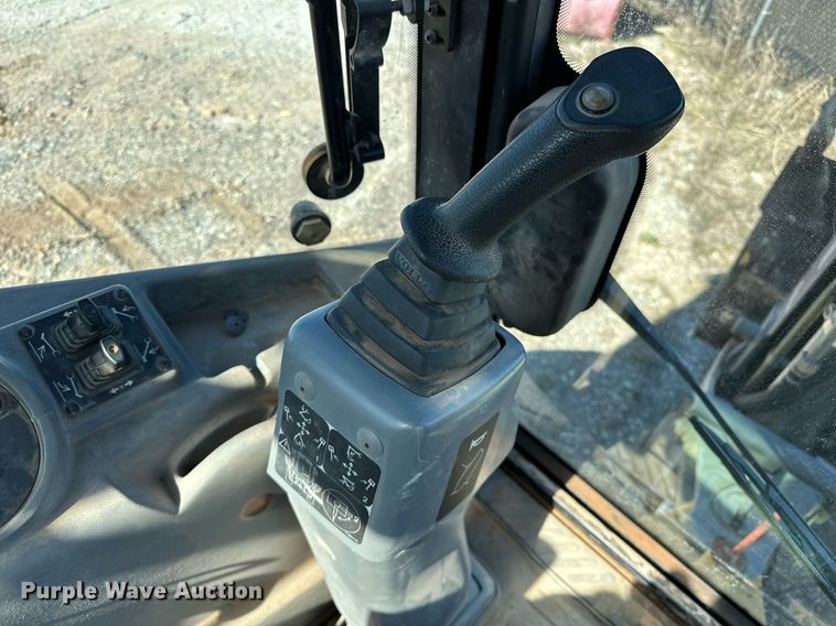 image for item OM9860 2007 Volvo  BL70 backhoe