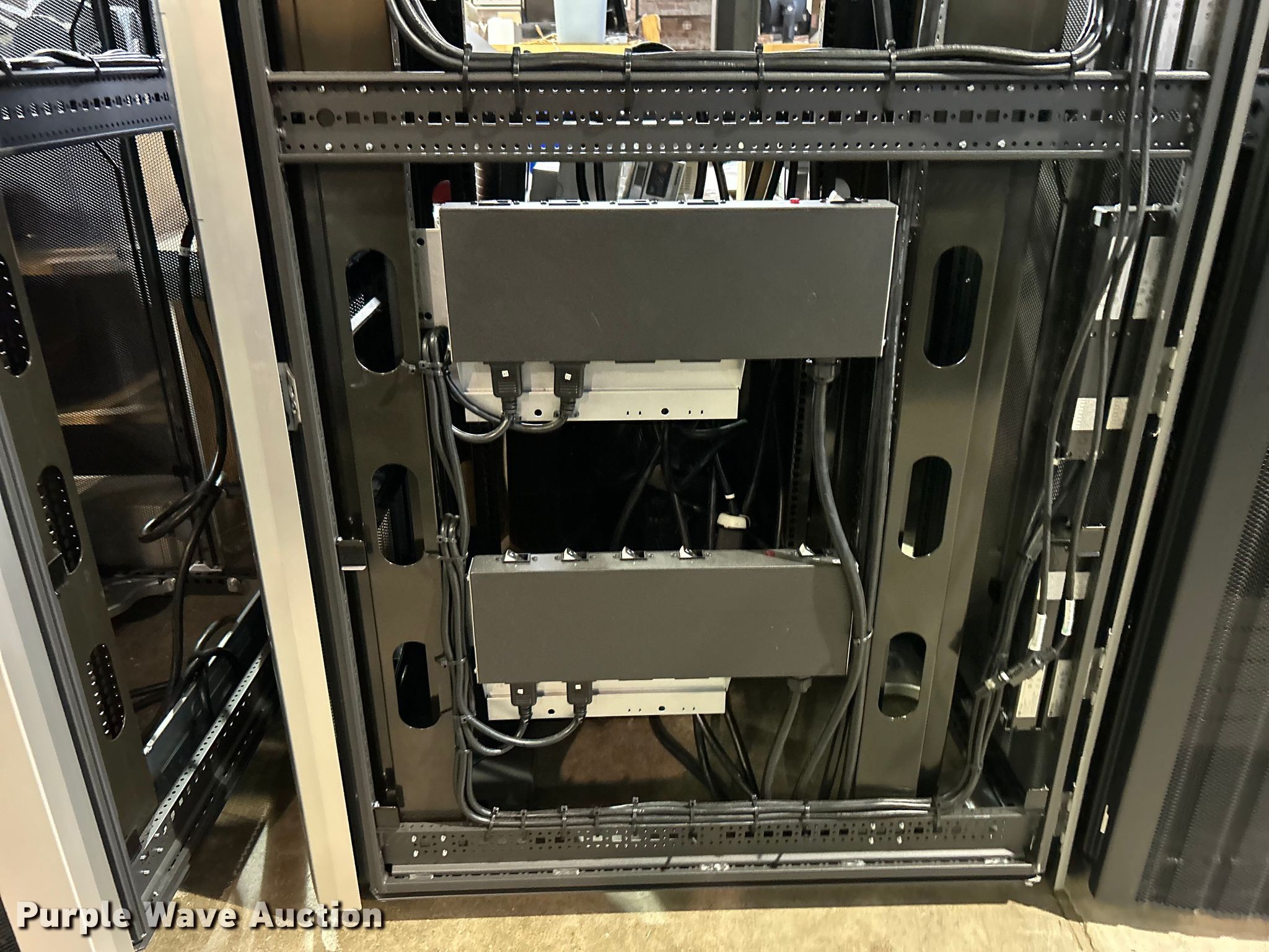 (6) HP server racks in Tulsa, OK | Item EG0275 sold | Purple Wave