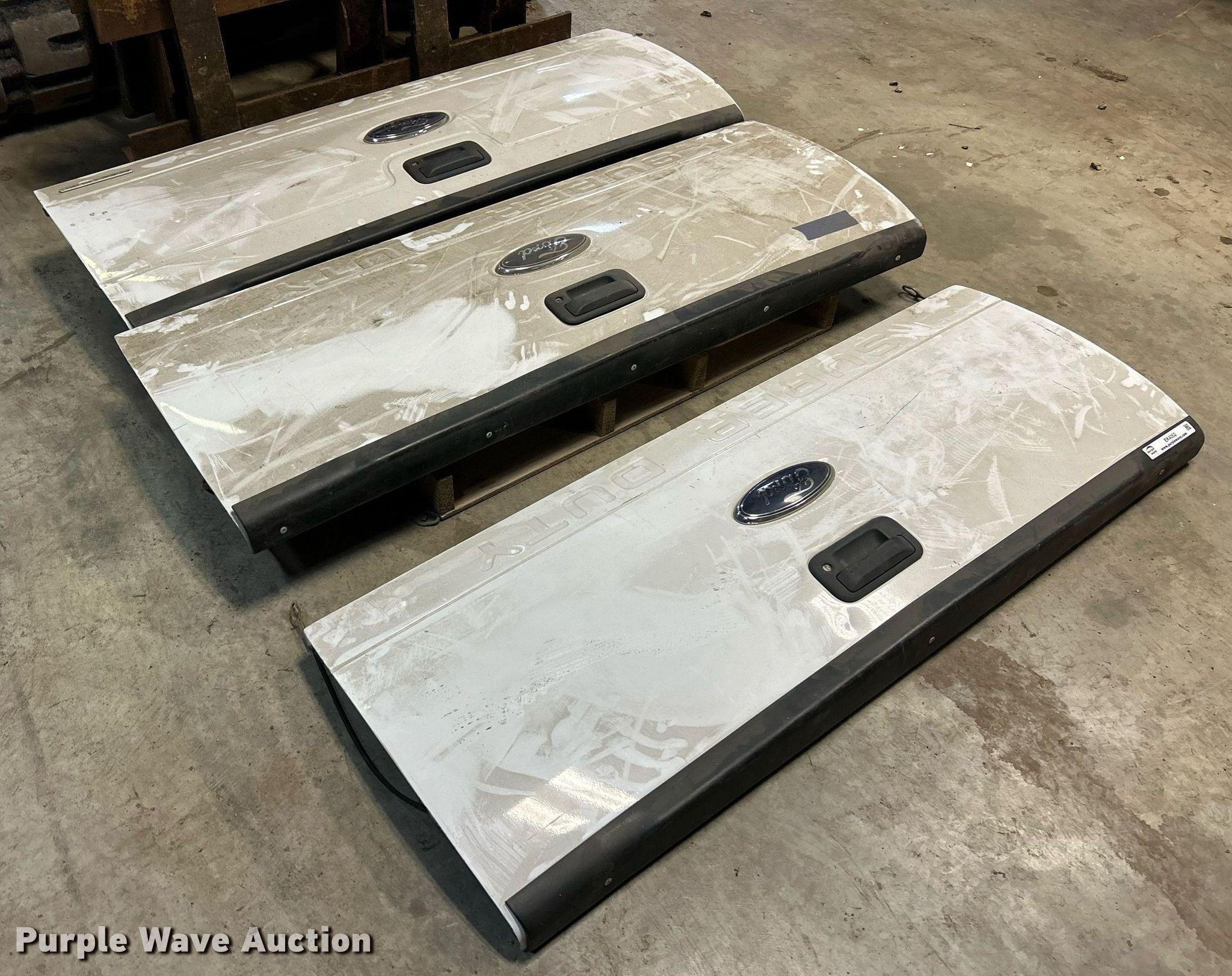 (3) Ford F350 tailgates in Hazelwood, MO Item EK4052 for sale Purple Wave