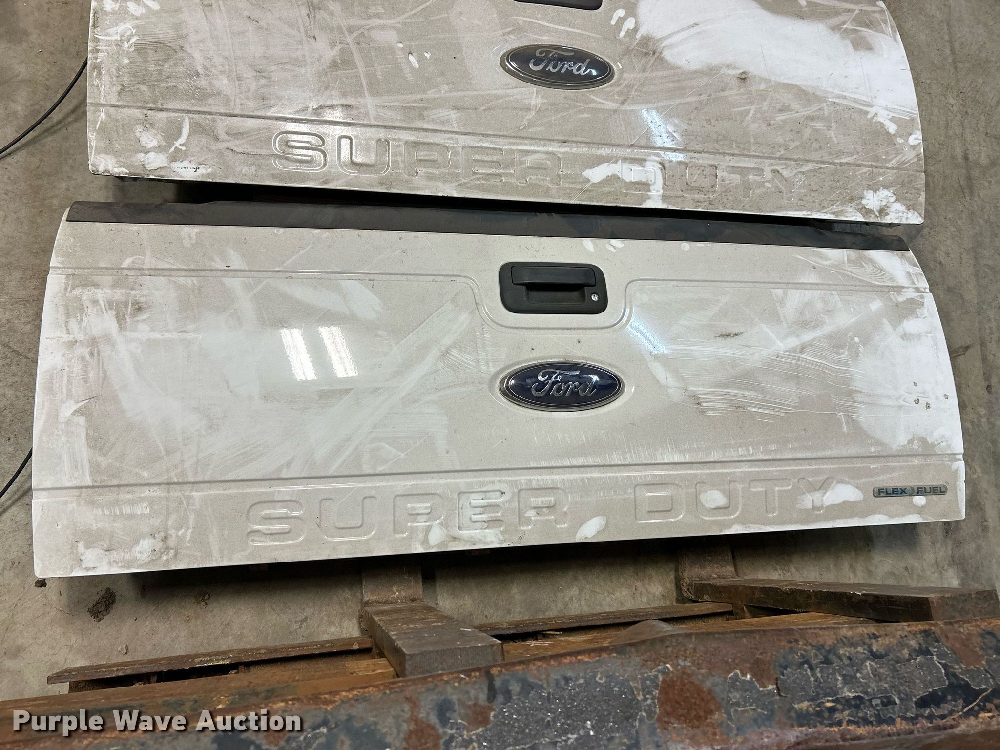 (3) Ford F350 tailgates in Hazelwood, MO Item EK4052 for sale Purple Wave