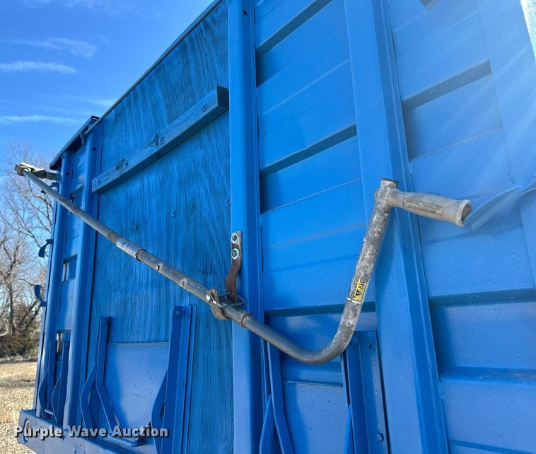 image for item DJ6237 2000 International  4700  grain truck