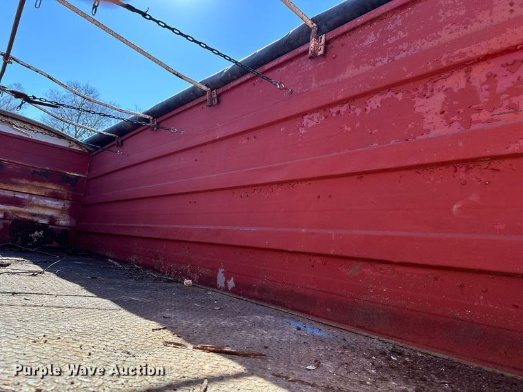 image for item DJ6237 2000 International  4700  grain truck