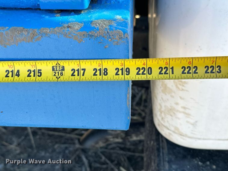 image for item DJ6237 2000 International  4700  grain truck