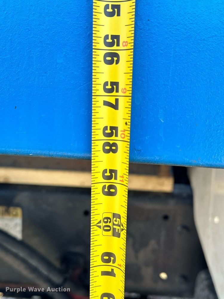 image for item DJ6237 2000 International  4700  grain truck