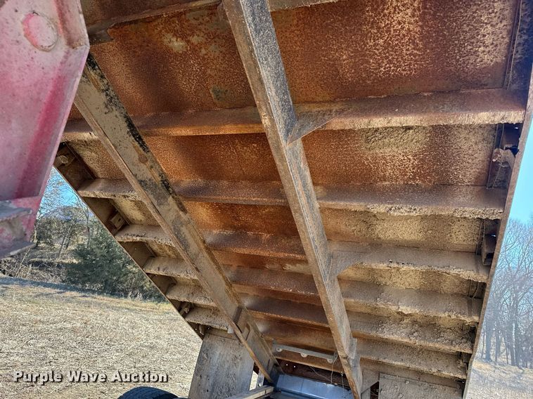 image for item DJ6237 2000 International  4700  grain truck