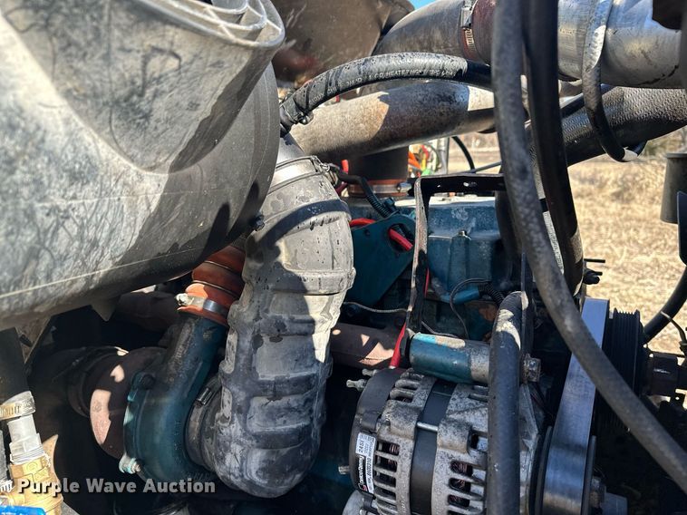 image for item DJ6237 2000 International  4700  grain truck