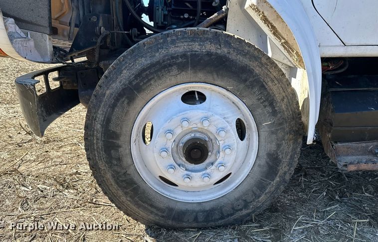 image for item DJ6237 2000 International  4700  grain truck