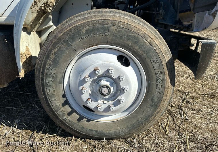 image for item DJ6237 2000 International  4700  grain truck