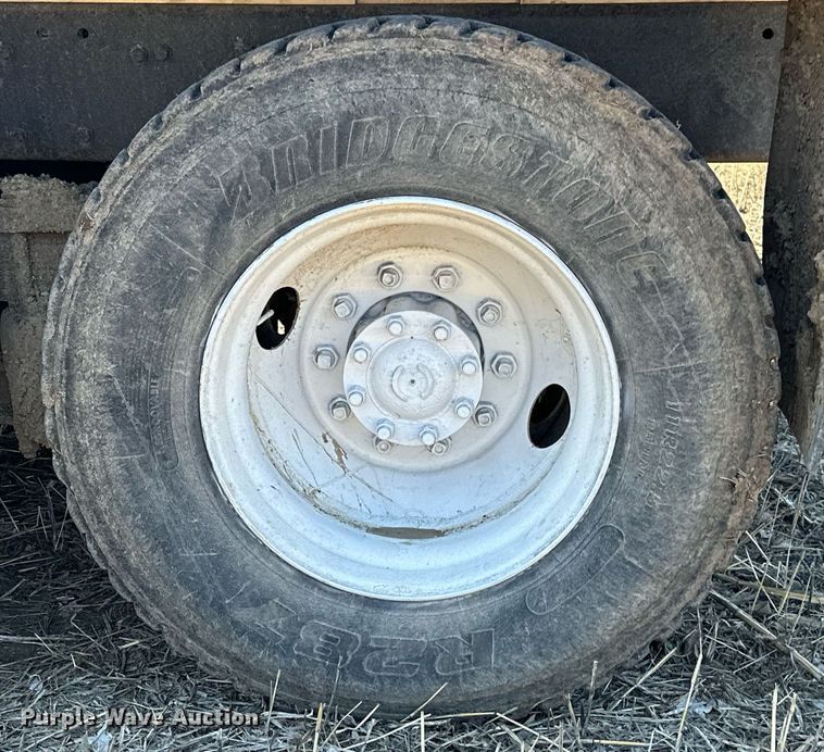 image for item DJ6237 2000 International  4700  grain truck