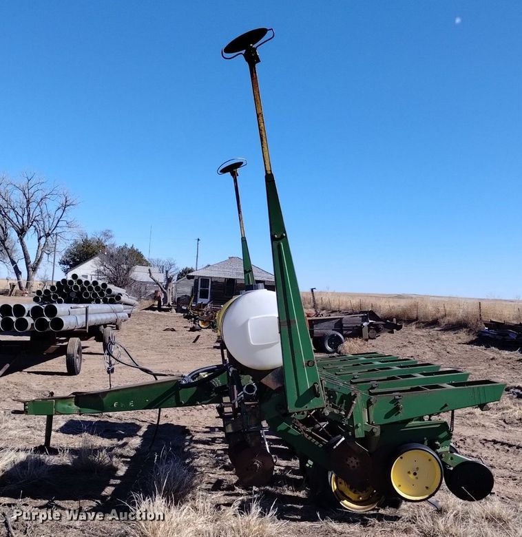 image for item DJ7047 John Deere  7000 planter