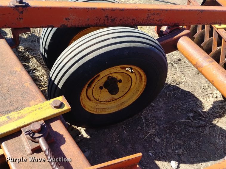 image for item DJ7050 Kewanee tandem disk