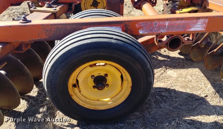 image for item DJ7050 Kewanee tandem disk