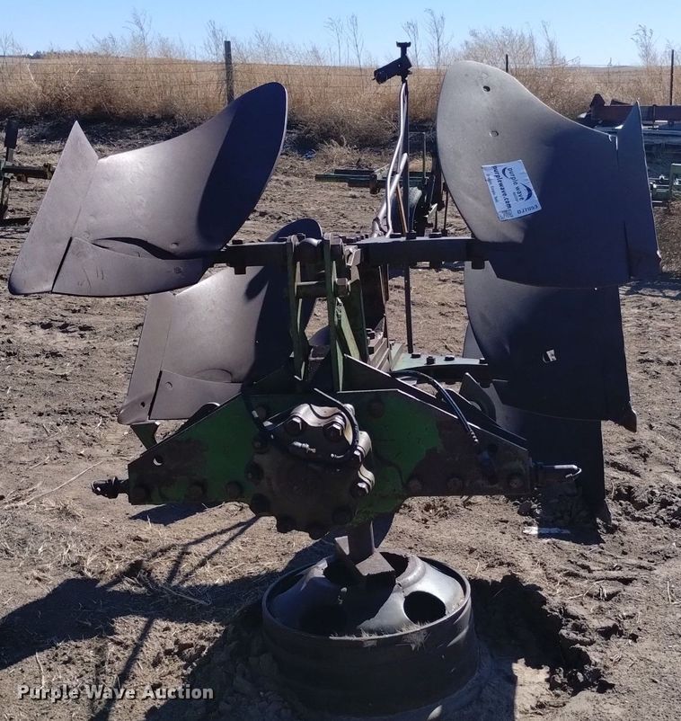 image for item DJ7053 John Deere rollover plow