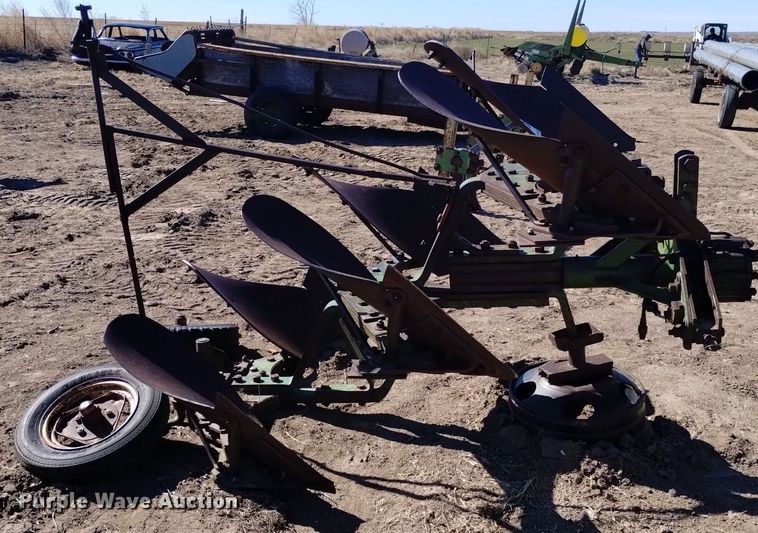 image for item DJ7053 John Deere rollover plow