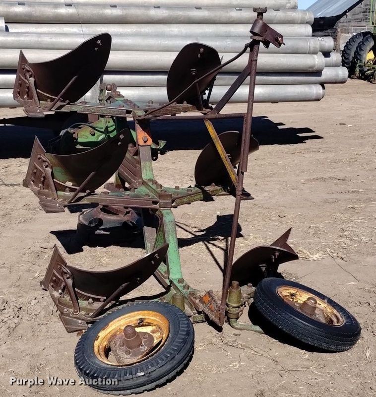 image for item DJ7053 John Deere rollover plow
