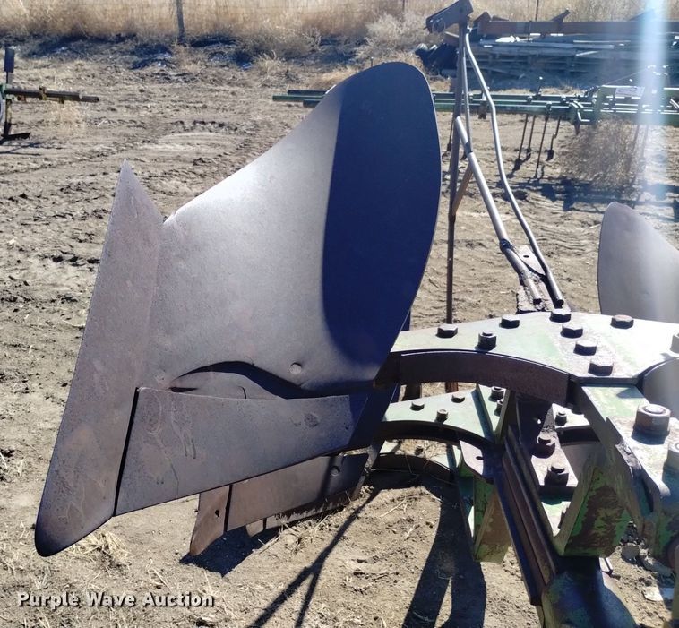 image for item DJ7053 John Deere rollover plow