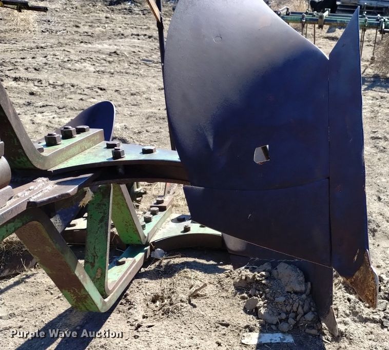 image for item DJ7053 John Deere rollover plow