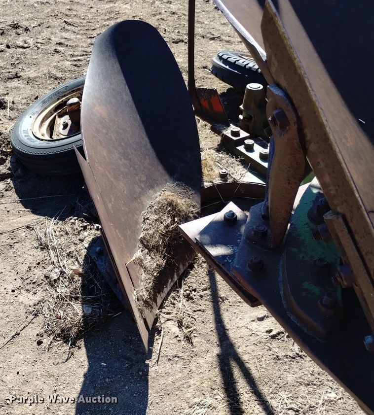 image for item DJ7053 John Deere rollover plow