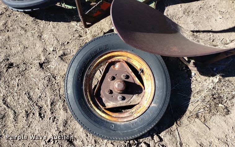 image for item DJ7053 John Deere rollover plow