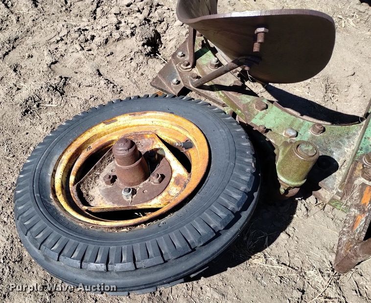 image for item DJ7053 John Deere rollover plow