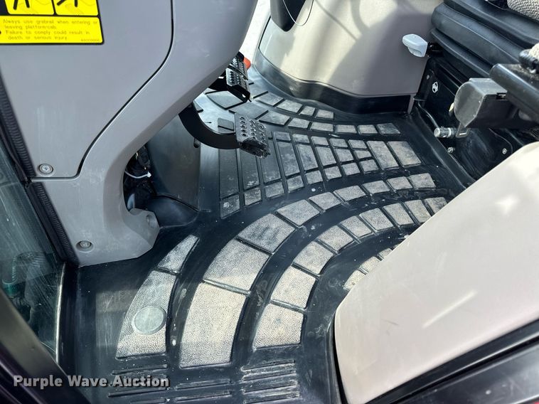 image for item DL4409 2022 Case IH  Farmall 115A MFWD tractor