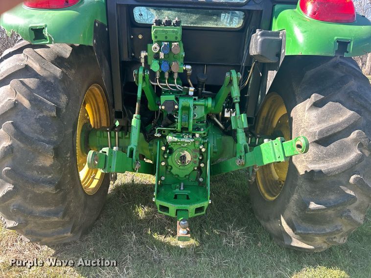 image for item DN0706 2012 John Deere 5083E MFWD tractor