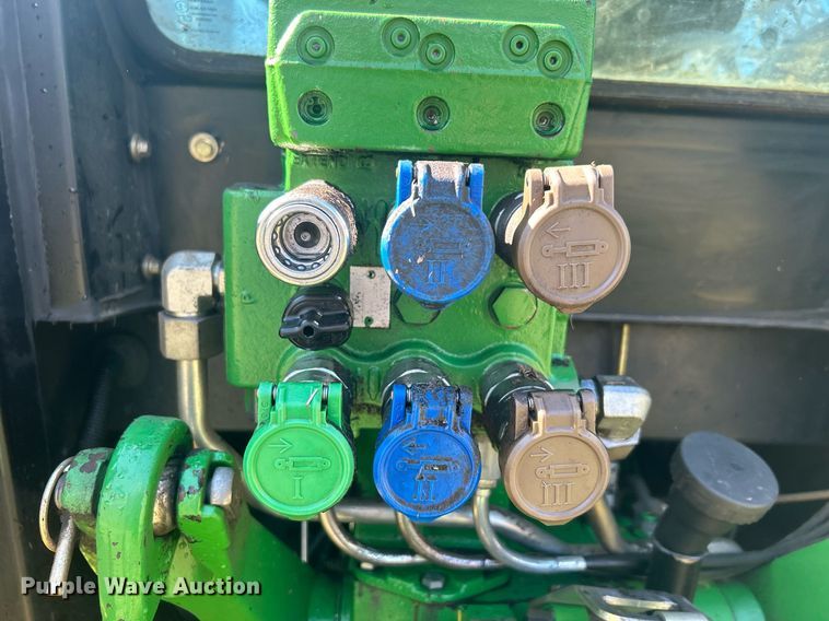 image for item DN0706 2012 John Deere 5083E MFWD tractor