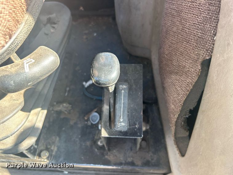 image for item DN0706 2012 John Deere 5083E MFWD tractor