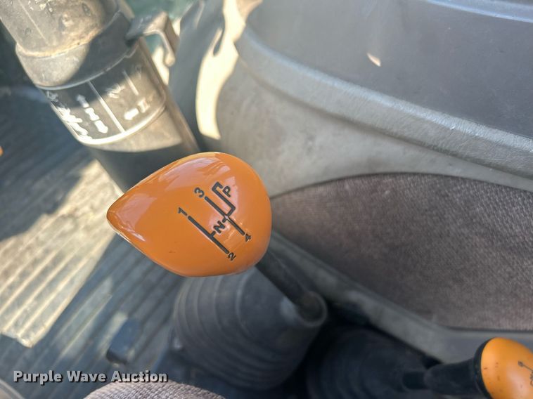 image for item DN0706 2012 John Deere 5083E MFWD tractor