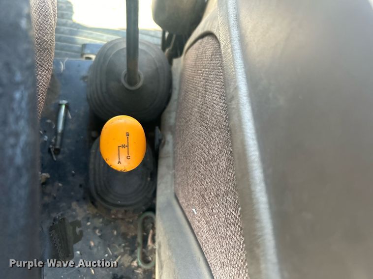 image for item DN0706 2012 John Deere 5083E MFWD tractor