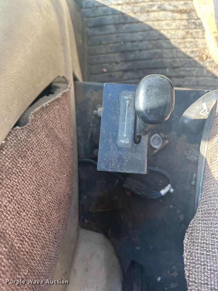 image for item DN0706 2012 John Deere 5083E MFWD tractor