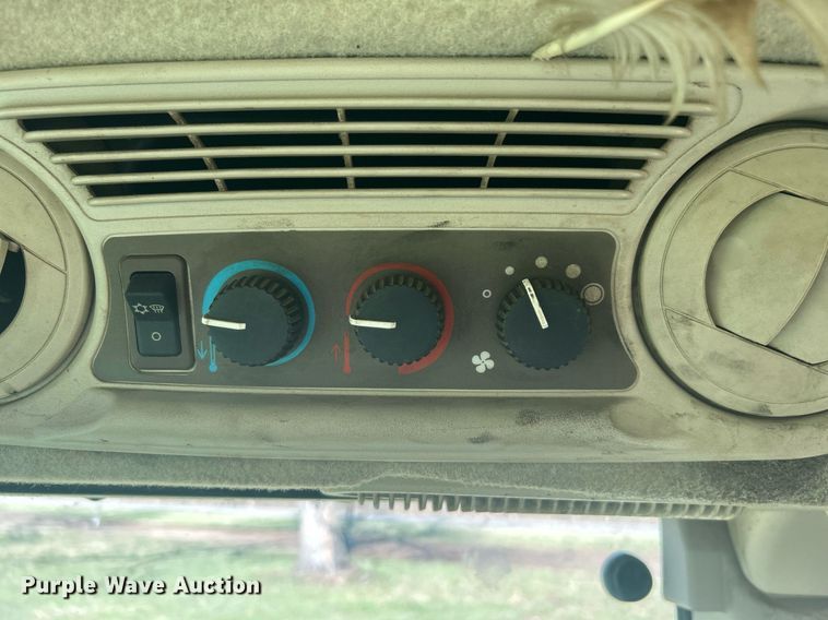 image for item DN0706 2012 John Deere 5083E MFWD tractor