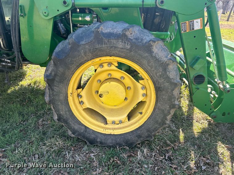 image for item DN0706 2012 John Deere 5083E MFWD tractor