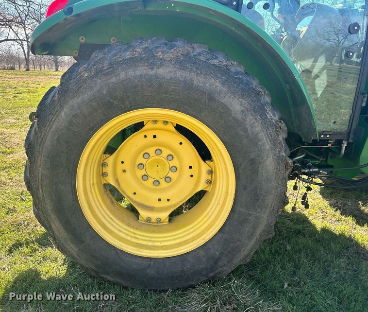 image for item DN0706 2012 John Deere 5083E MFWD tractor
