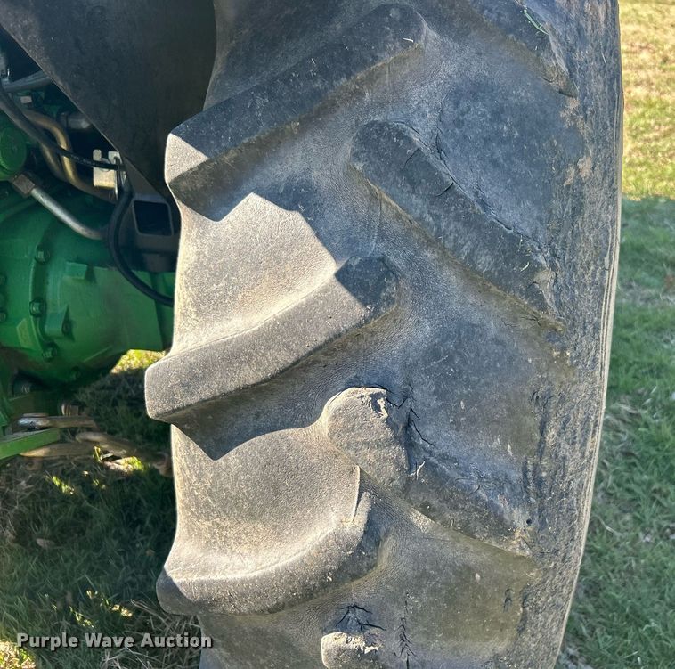 image for item DN0706 2012 John Deere 5083E MFWD tractor