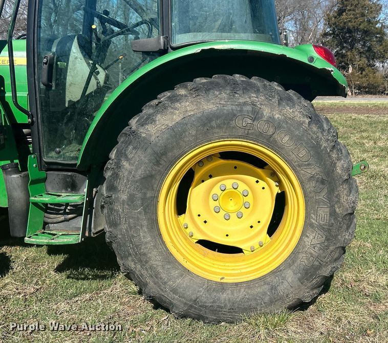 image for item DN0706 2012 John Deere 5083E MFWD tractor