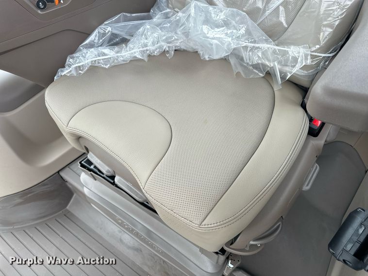 image for item DO2217 2022 John Deere 6R195 MFWD tractor