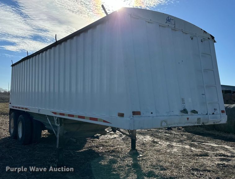 image for item DQ6318 1997 Jetco grain trailer