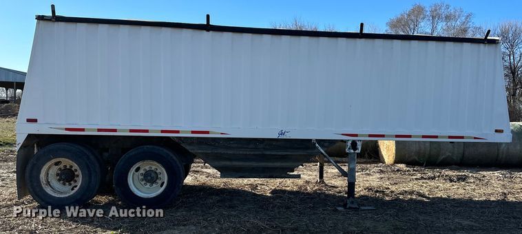 image for item DQ6318 1997 Jetco grain trailer