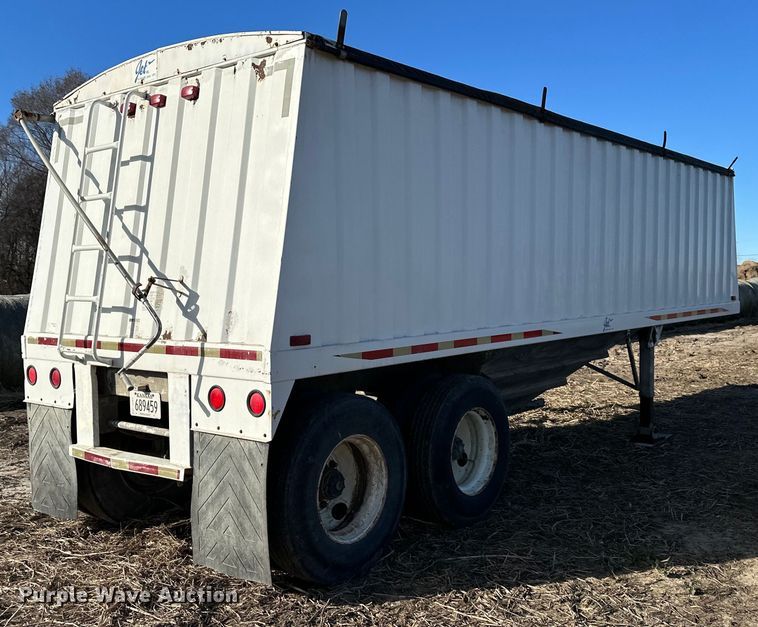 image for item DQ6318 1997 Jetco grain trailer