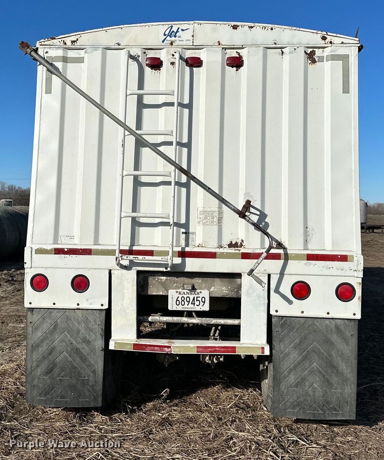 image for item DQ6318 1997 Jetco grain trailer